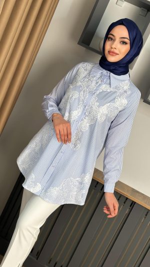 dantel-detayli-cizgili-gomlek-mavi