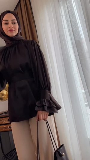 kollari-firfirli-saten-aci-kahve-tunik