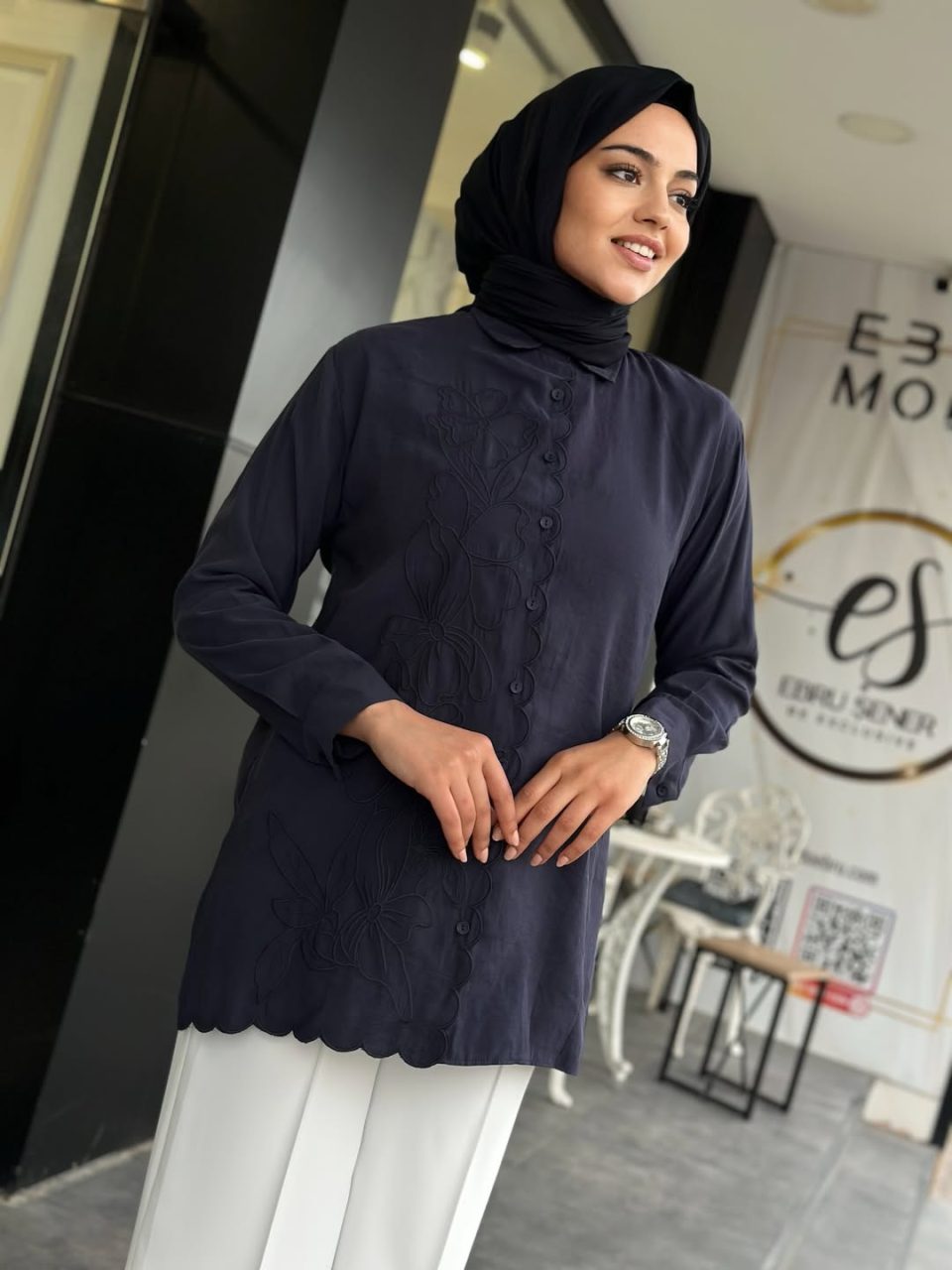 İşlemeli Tensel Lacivert Gömlek