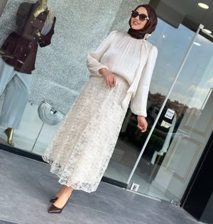 kabartma-cicekli-etekli-takim-ekru1