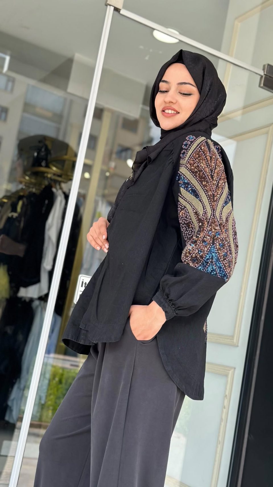 Siyah Payet İşlemeli Kimono