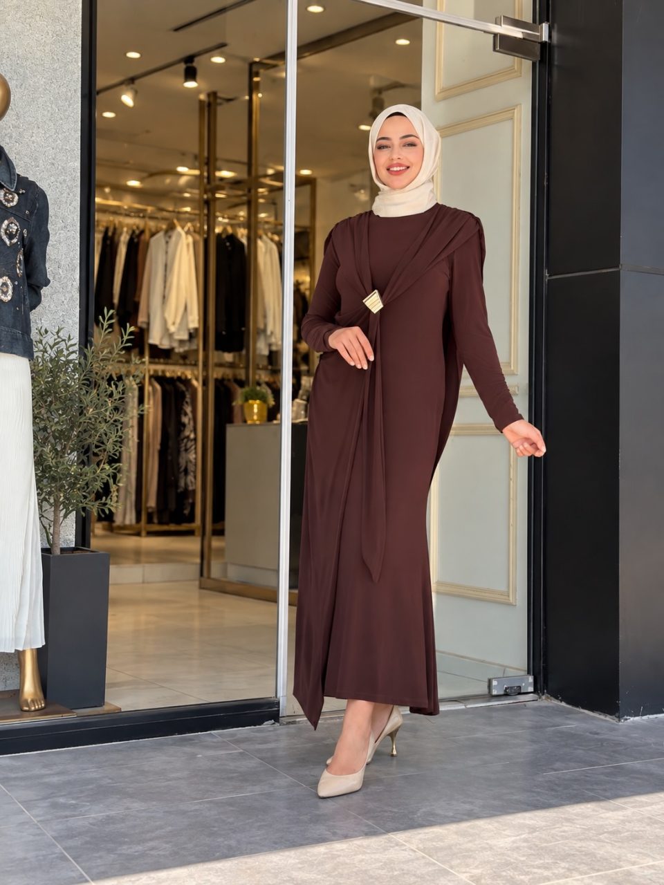Çok Yönlü Sandy Kumaş Broşlu Elbise - Siyah / Kahve