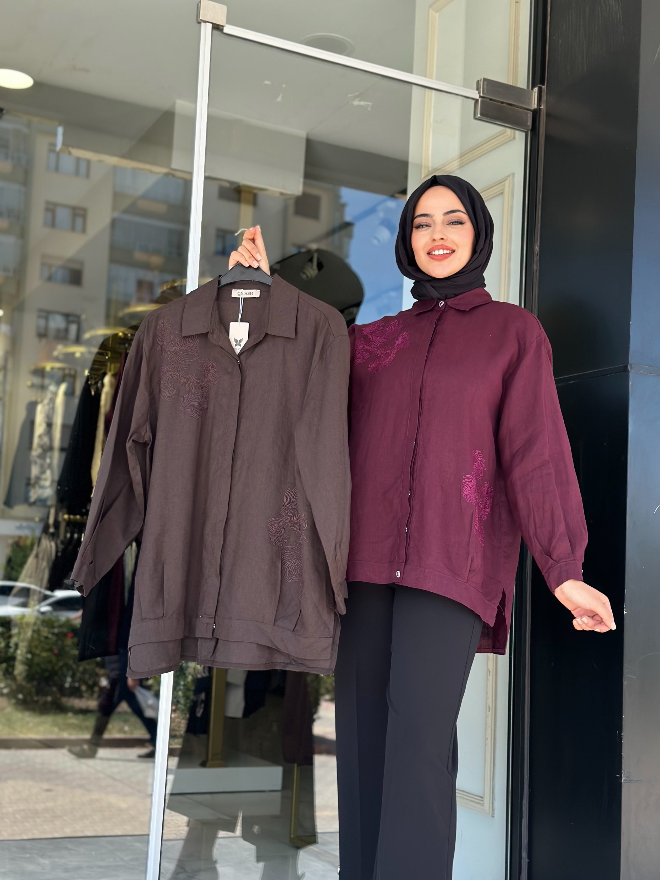 Keten İşlemeli Gizli Düğmeli Gömlek - Kahve / Bordo