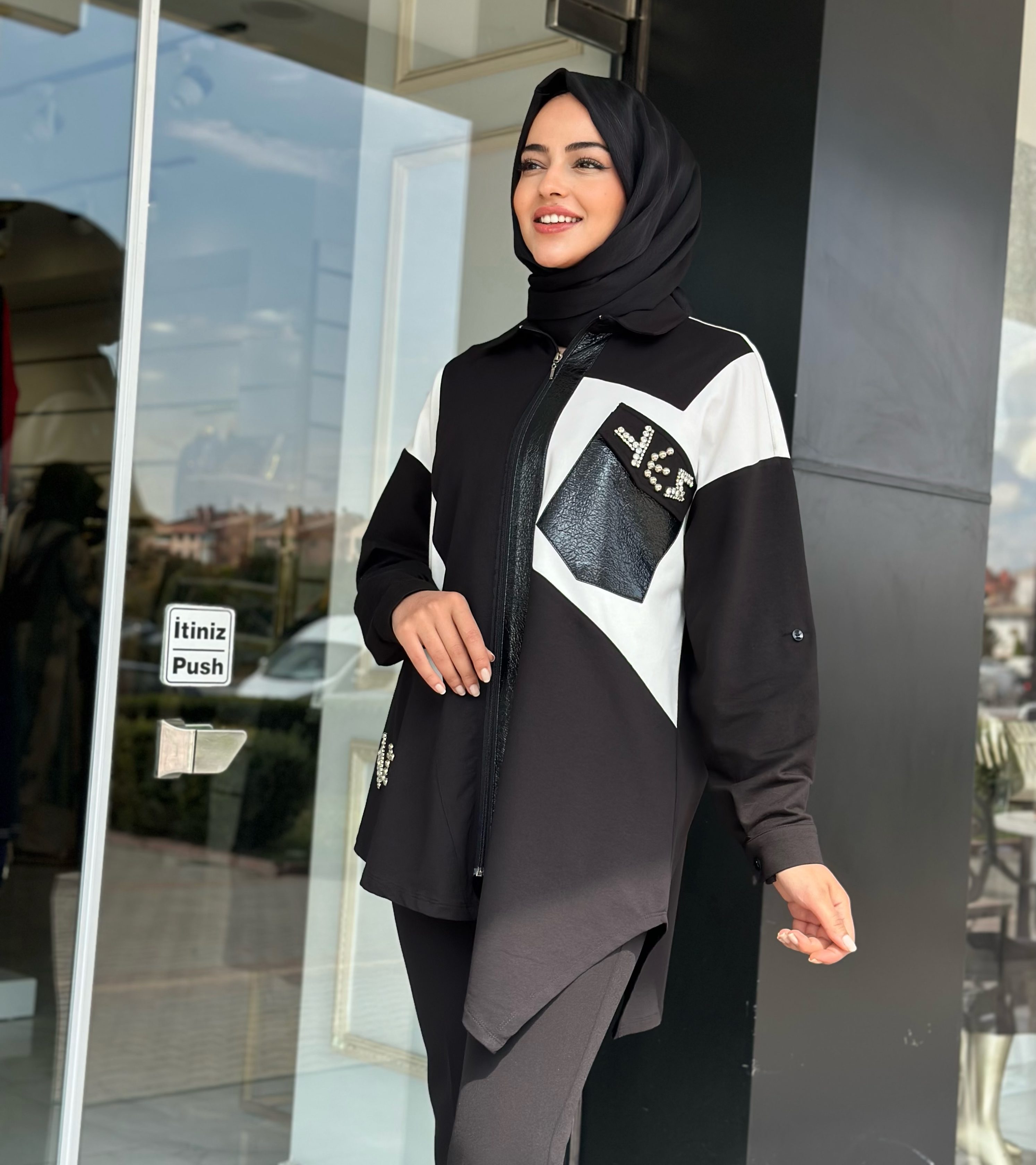 Asimetrik Kesim Boydan Fermuarlı Kırışık Deri Detaylı Gömlek